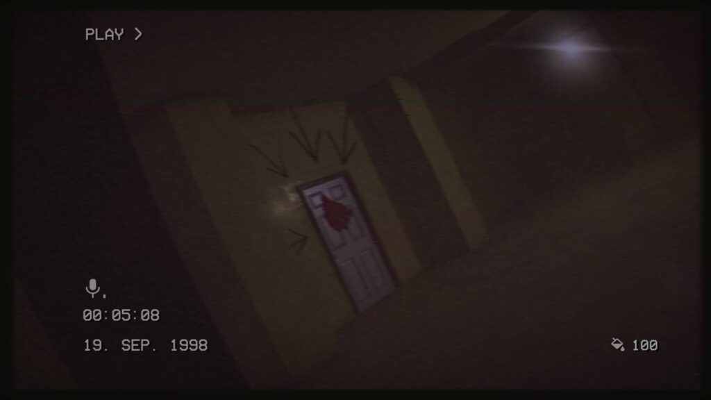 The Backrooms 1998 - podezřelé dveře