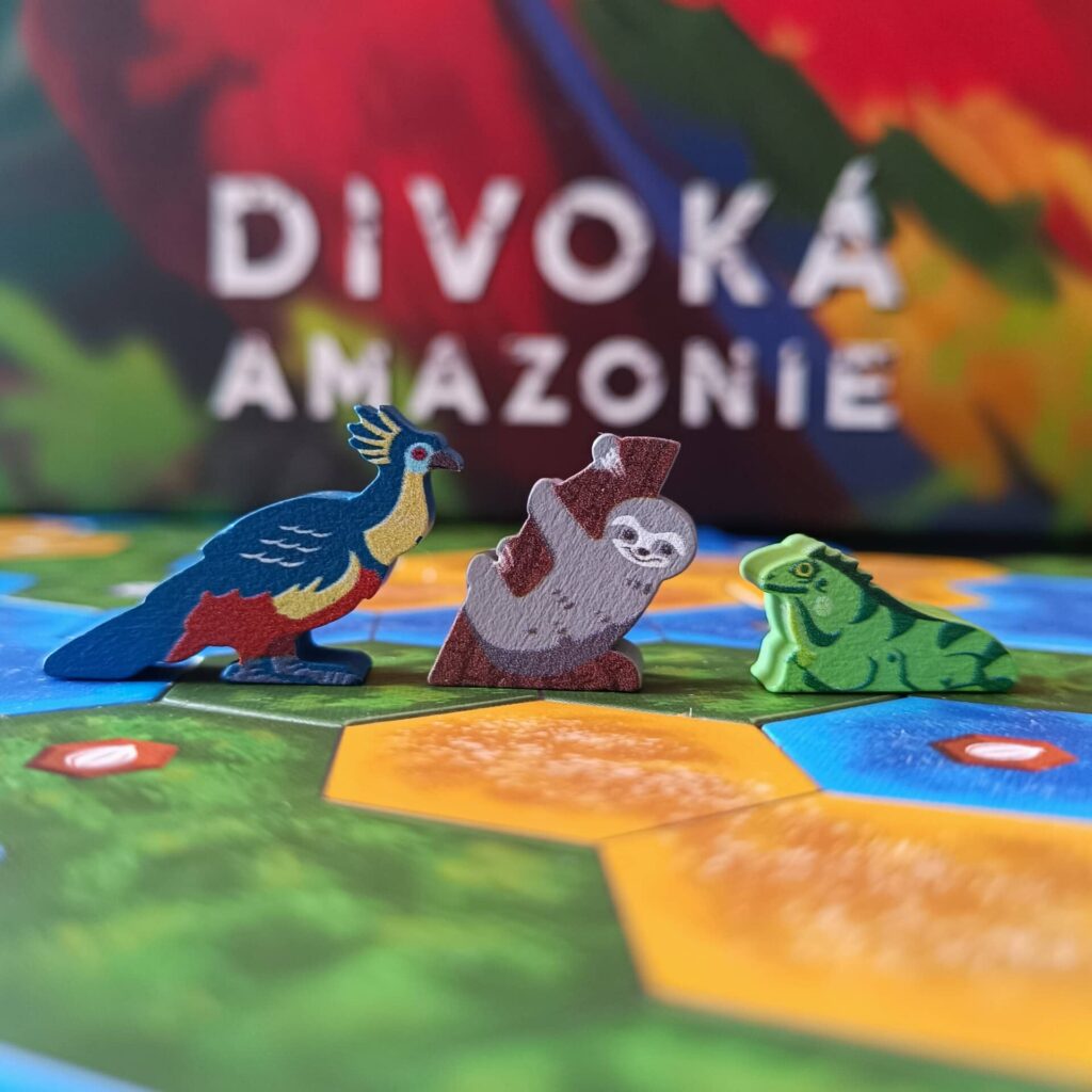 Divoká Amazonie - lenochod a páv