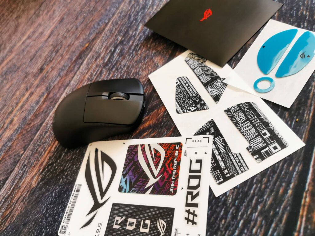 Asus ROG Harpe Ace Mini - myš i s nálepkami