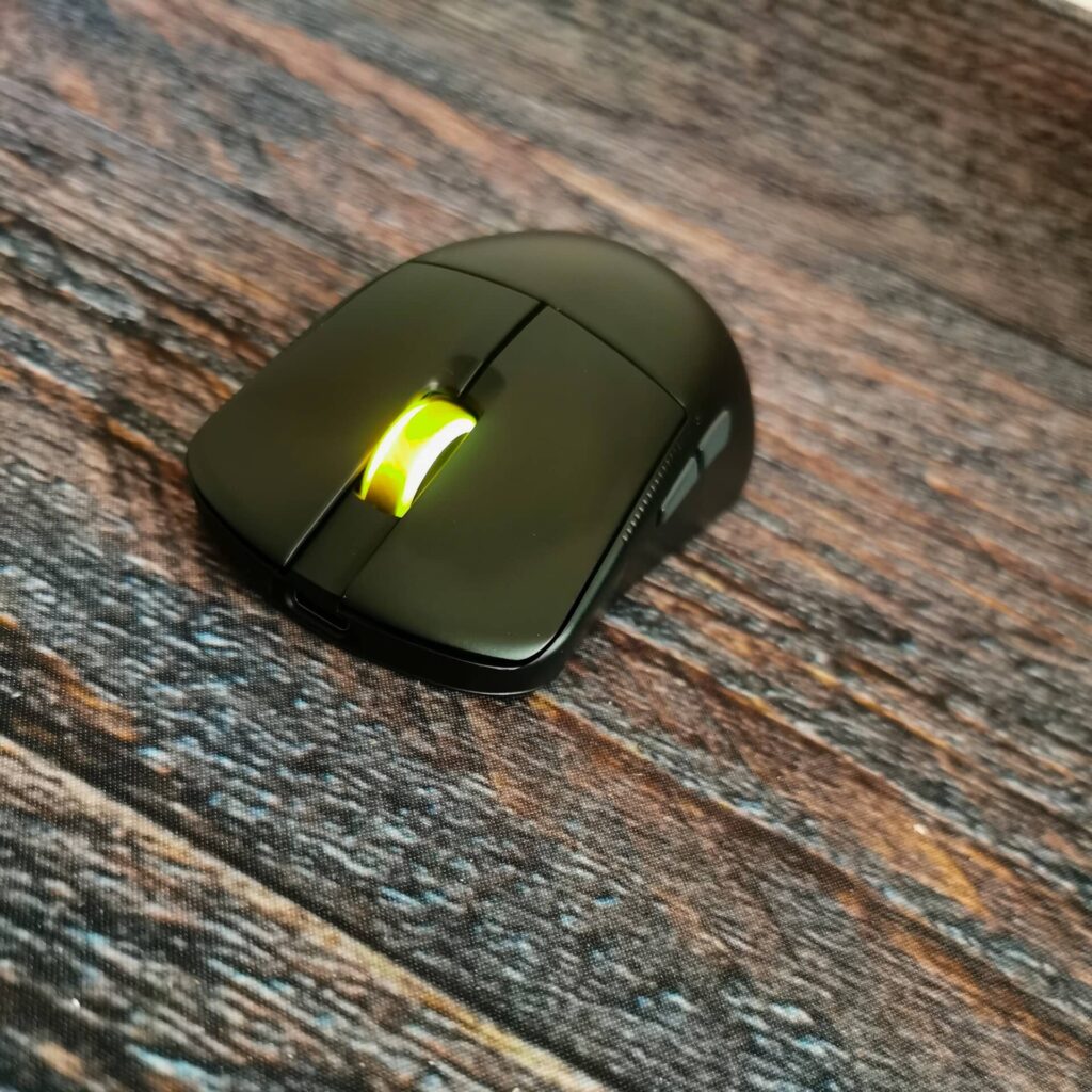 Asus ROG Harpe Ace Mini - čelní pohled v zelené