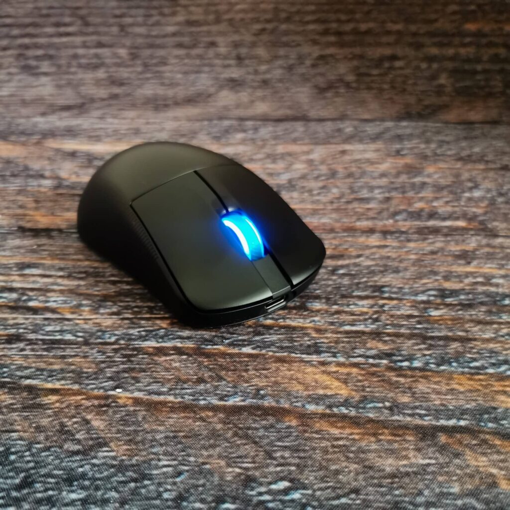 Asus ROG Harpe Ace Mini - pro leváky úplně ne
