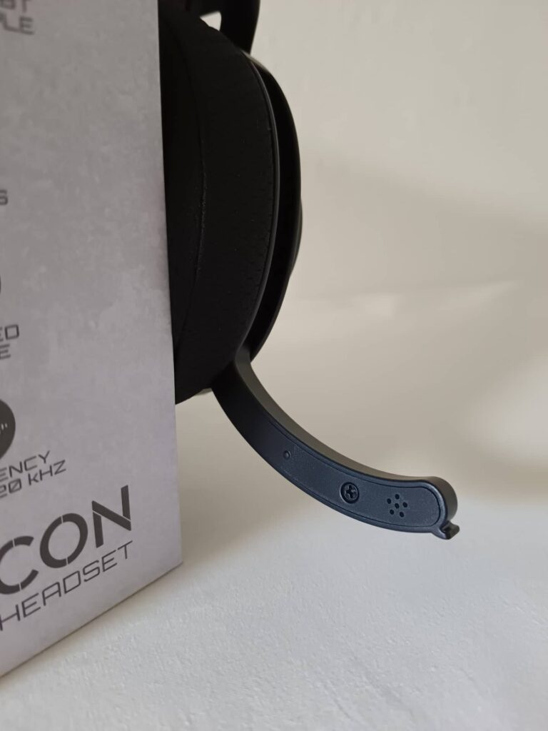 White Shark Falcon Black - detail mikrofonu