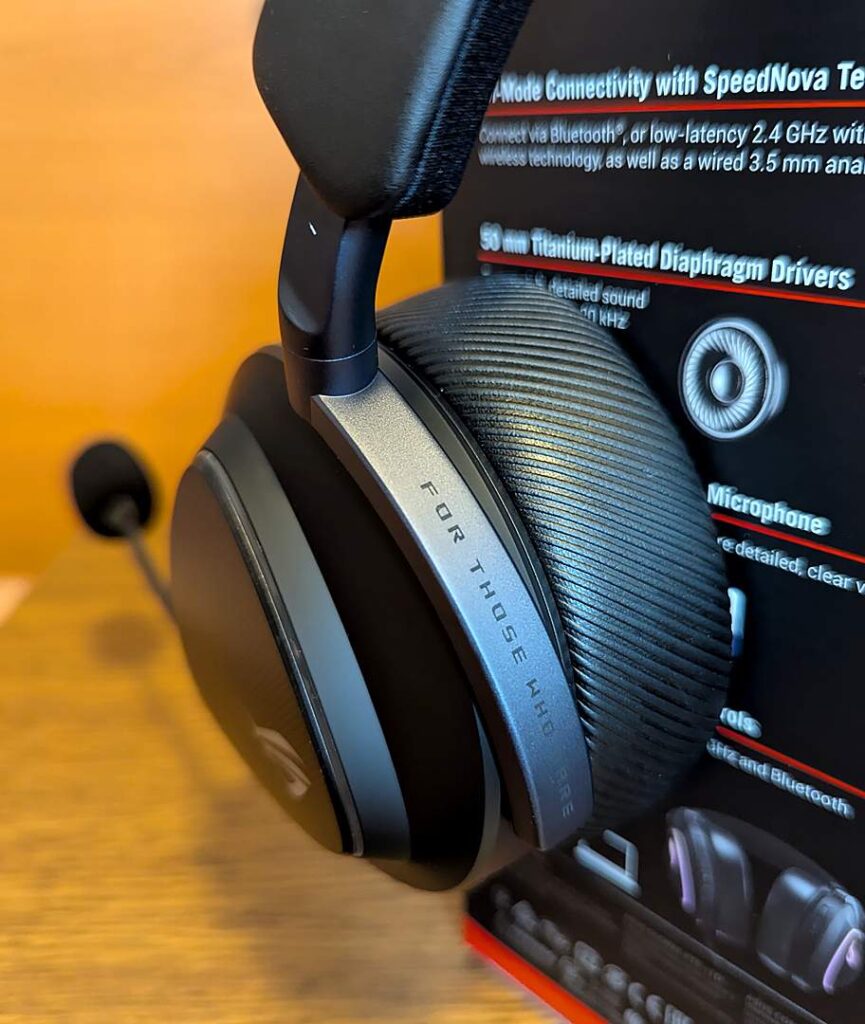 Asus ROG Delta II - detail uchycení mušle