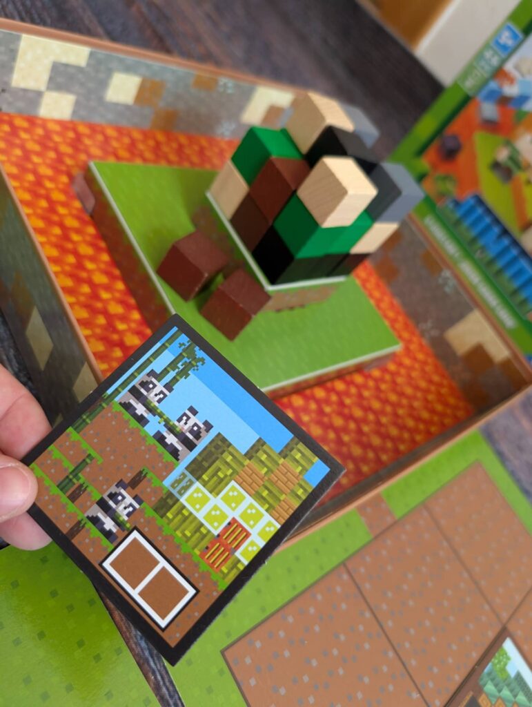 Minecraft: Builders & Biomes Junior - hranaté pandy nesmí chybět