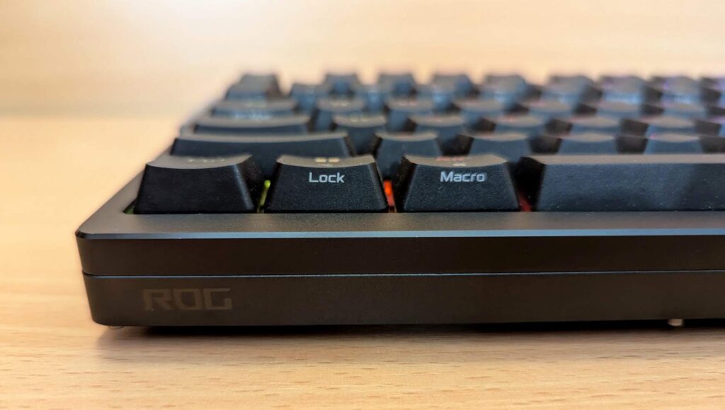 Asus ROG Azoth Extreme - detail kláves