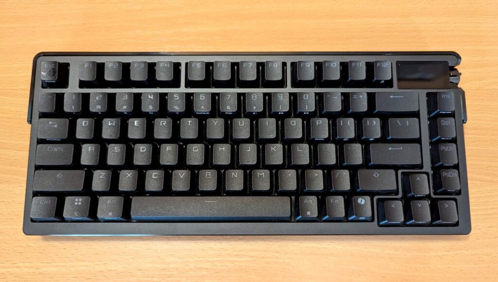 Asus ROG Azoth Extreme - pohled na klávesnici