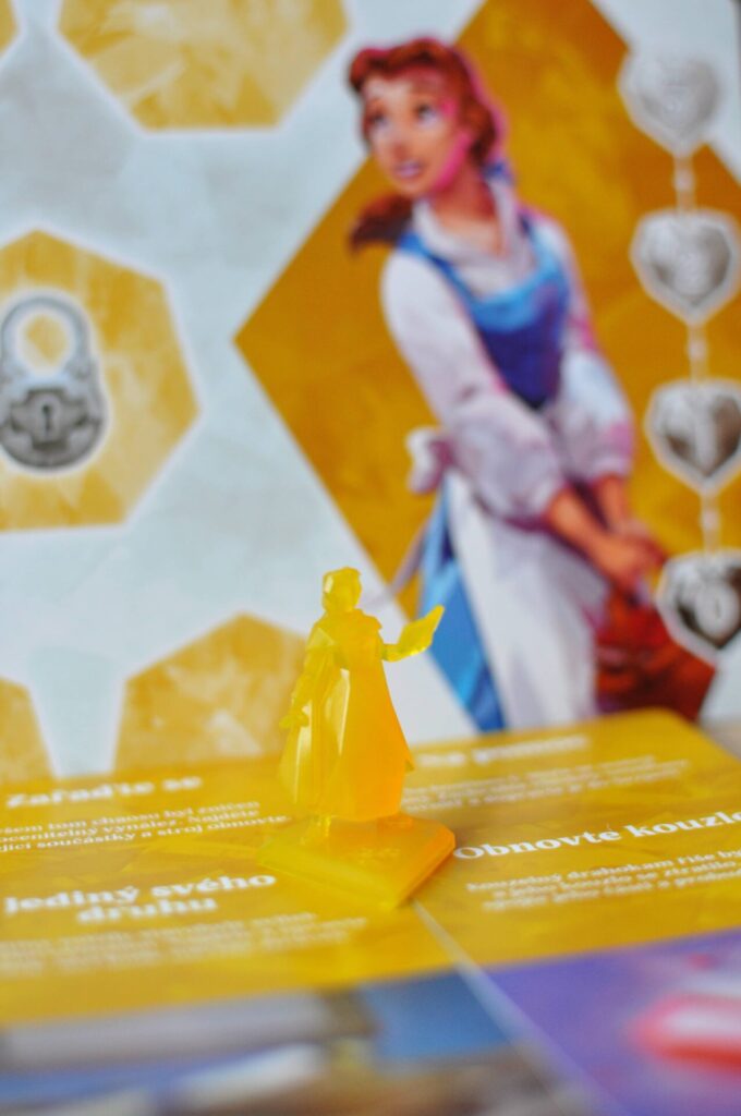 Disney Chronicles of Light Temnota na ústupu - esence Belle
