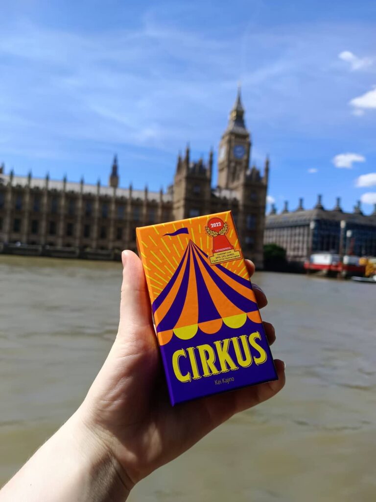 Cirkus - londýnský Big Ben a Cirkus
