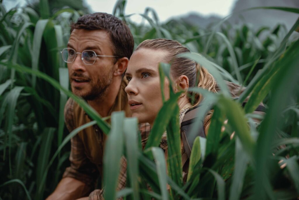 Jurský svět: Znovuzrození - Scarlett Johansson, Jonathan Bailey