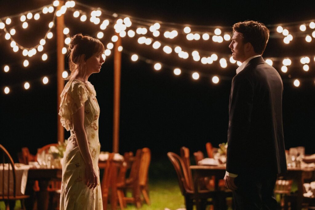 Dokonalá shoda - Dakota Johnson a Chris Evans