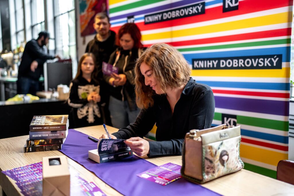 Festival Knižních závisláků 2024 - autogramiáda