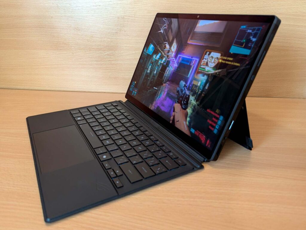 Asus ROG Flow Z13 - pohled z úhlopříčky