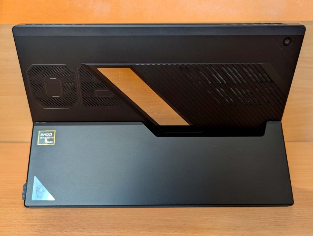 Asus ROG Flow Z13 - pohled zezadu