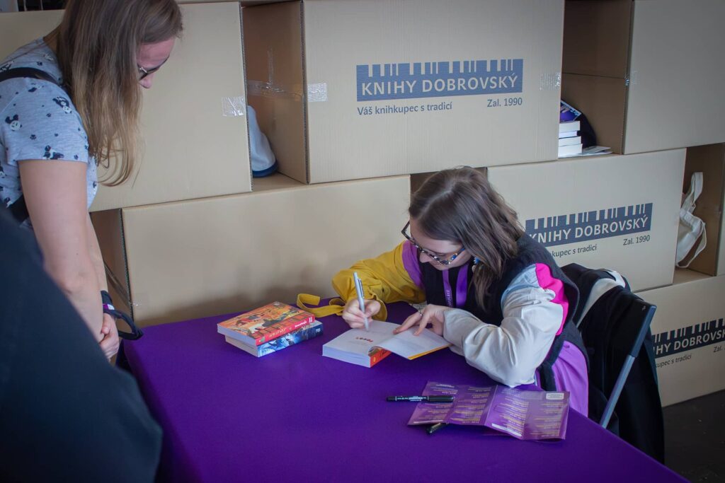 Festival Knižních závisláků 2025 - autogramiéda