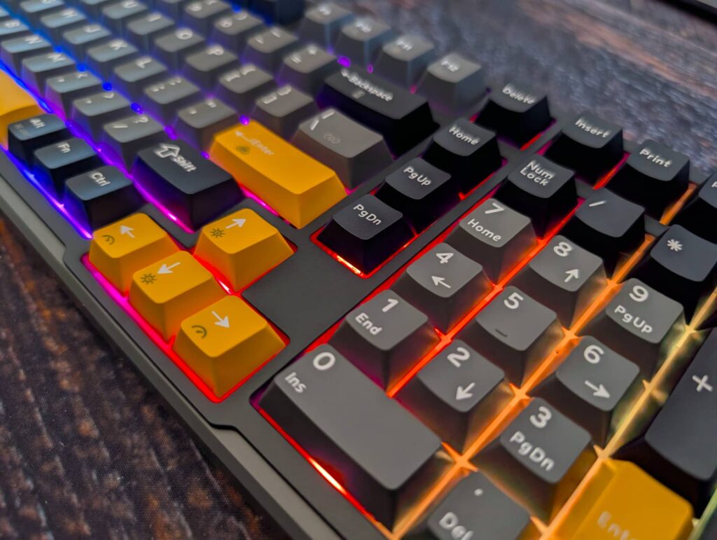 MARVO Titan 98 - ta nejdůležitější tlačítka uvidíte i periferně