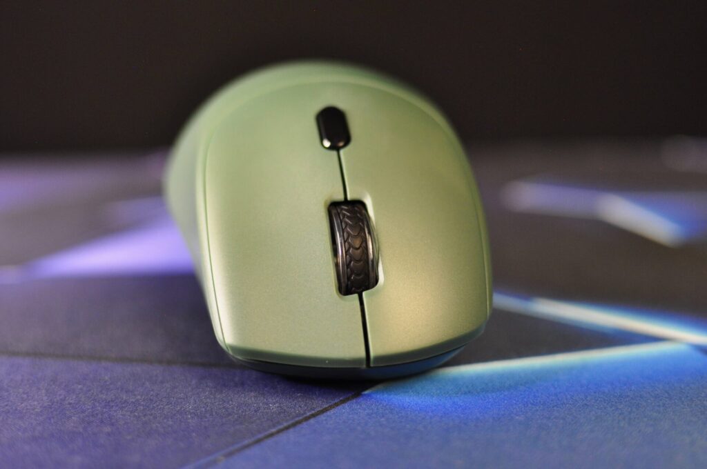 Myš Scorpion M8100 - skrolovací kolečko