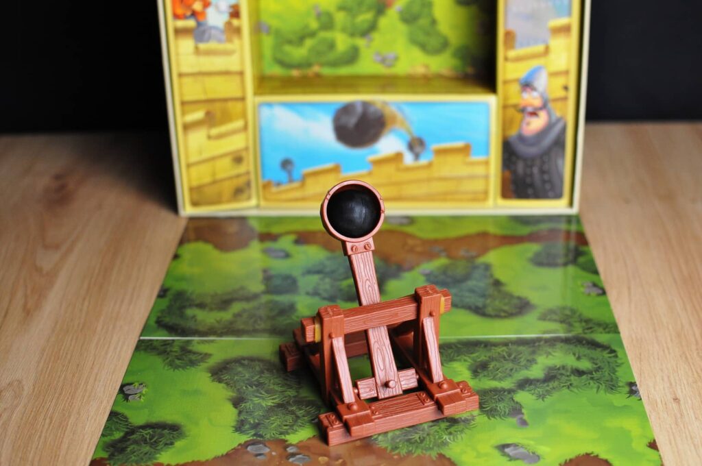 Katapult Duel - katapult s dělovou koulí