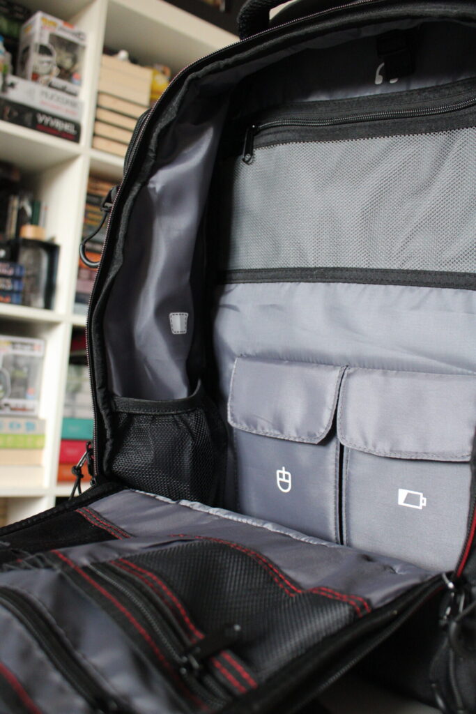 Pallad 550 - dobře uspořádané kapsy