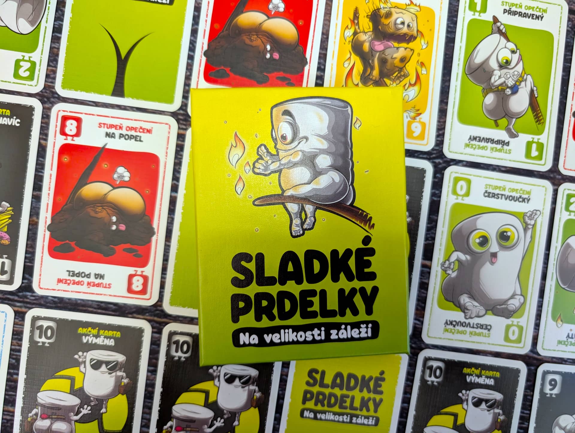 Sladké prdelky - karetní hra