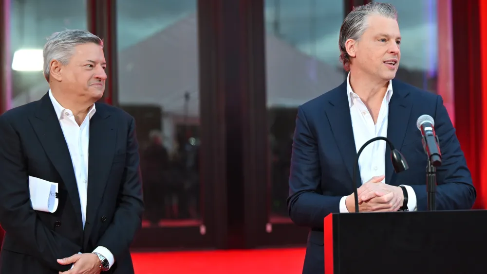 Ředitelé Netflixu Ted Sarandos a Greg Peters