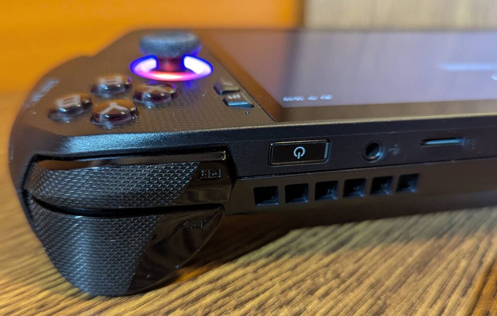 Asus ROG Xbox Ally X - vypínač