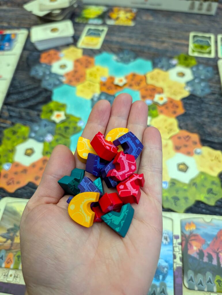 Dewan - každý hráč má jiné potištěné tábory