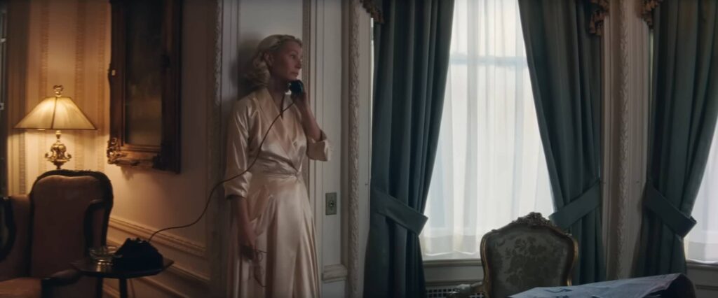 Velký Marty - Kay Stone u telefonu