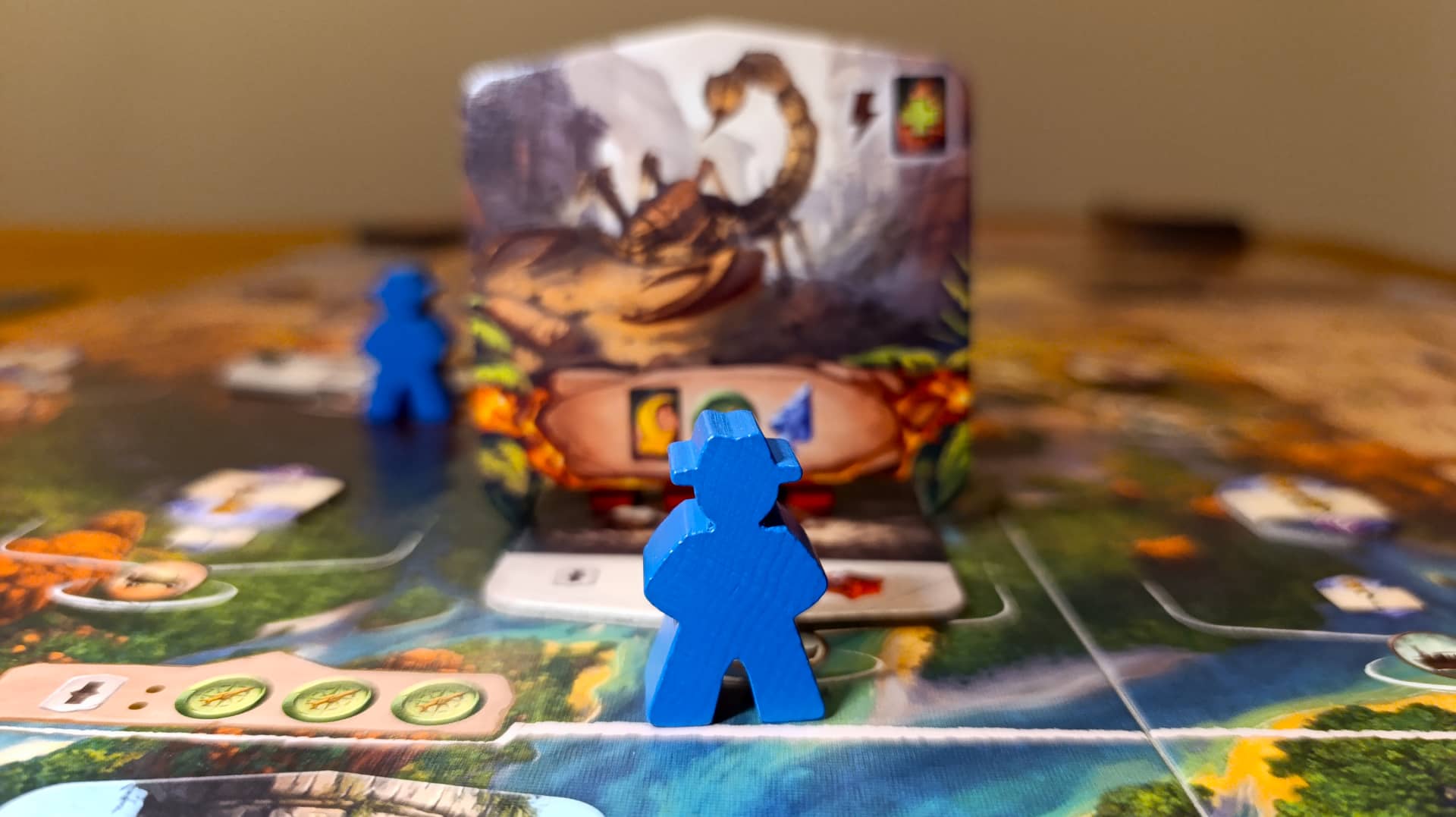 Ztracený ostrov Arnak – figurka hráče a strážce bránící část ostrova