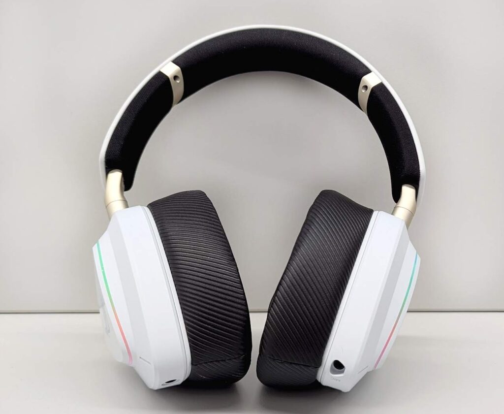 Asus ROG Delta II-KJP - postavená sluchátka