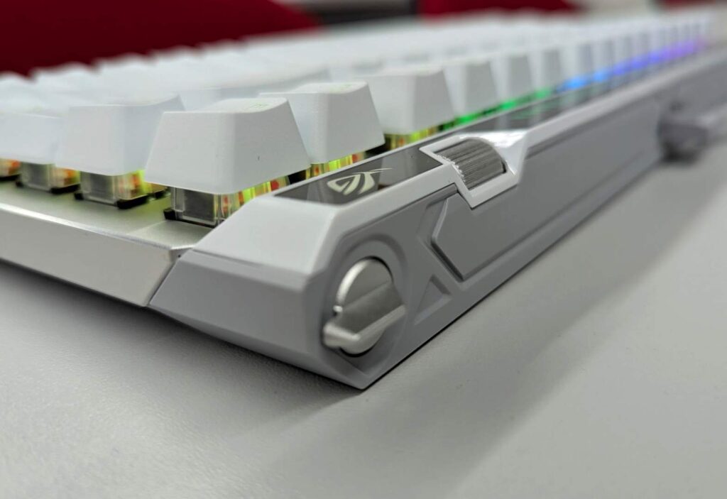 Asus ROG Falchion Ace 75 HE - detail přepínače