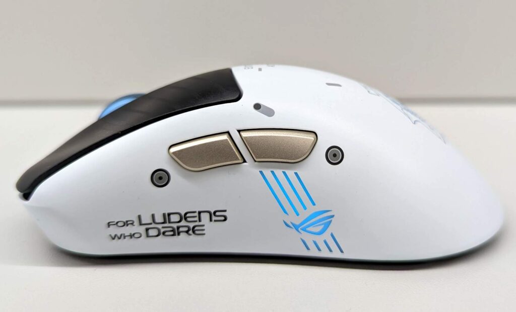 Asus ROG Keris II Origin-KJP - celkový pohled se zapnutým RGB