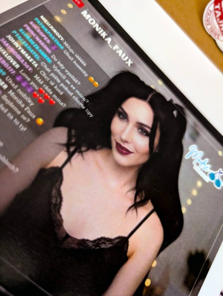 Deadfluence #Akce Reakce - o sexy streamerky zde není nouze